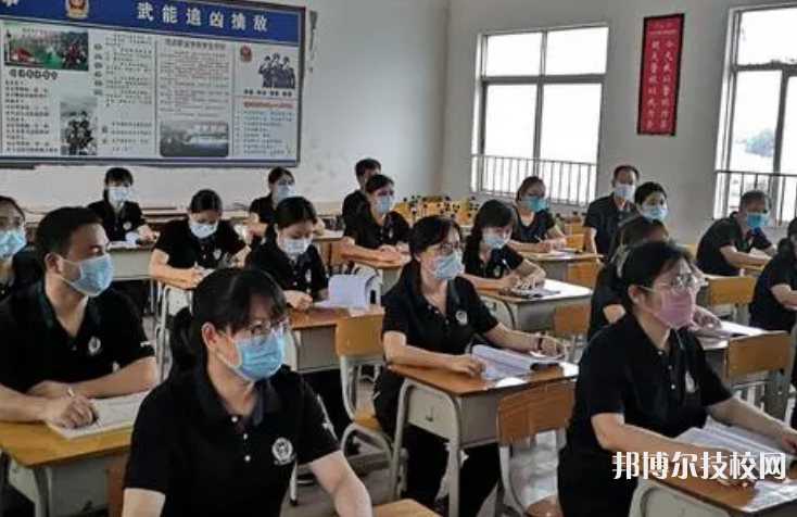 化州鉴江司法职业学校2022年招生办联系电话