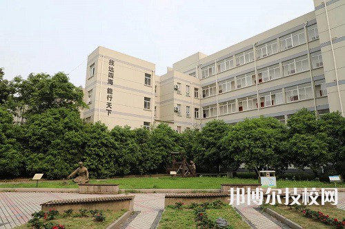 江苏省苏州丝绸中等专业学校2022年学费、收费多少