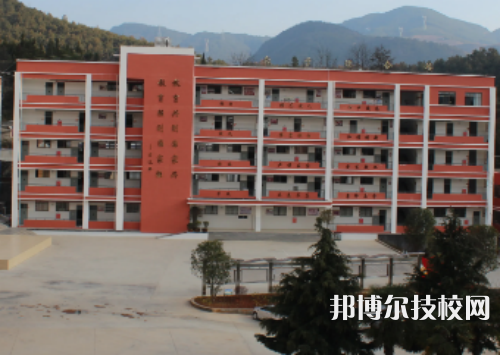 阜阳工业经济学校是不是技校